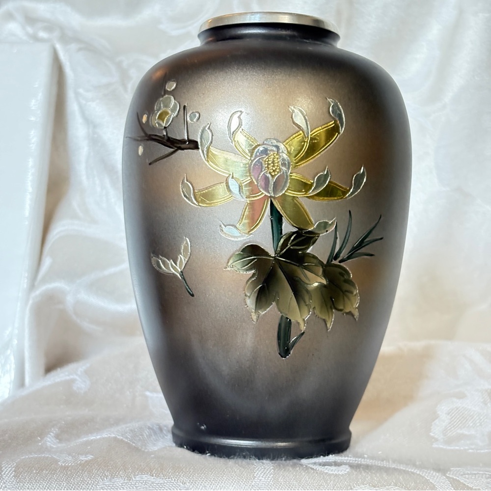 Japanese Floral Vase – Hand-Painted Black Enamel with Silver Rim